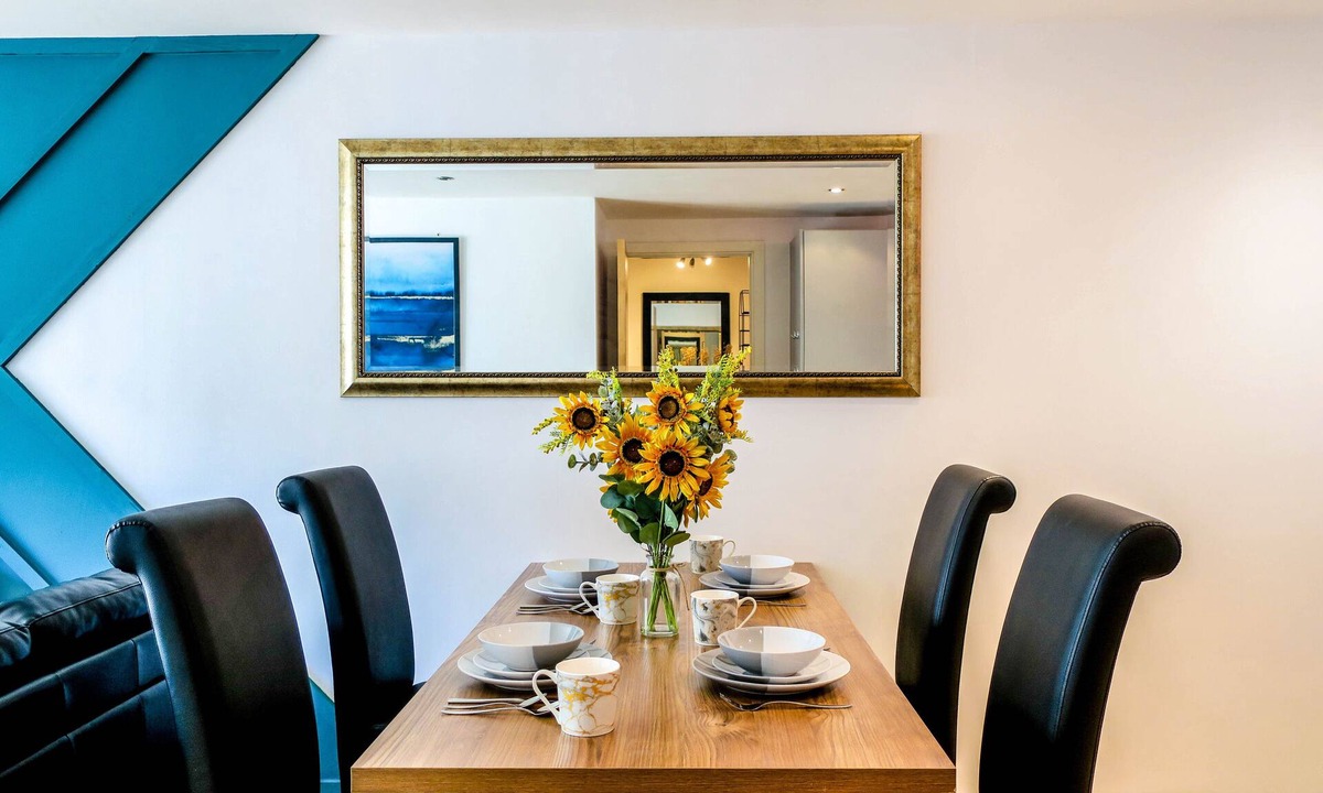 Hope Street Apartment | 2 Bedroom 2 Bathroom Central Apartment