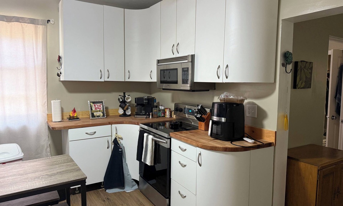 Peoria House | 2 Bedroom 2 Bathroom - walk or shuttle to OSF