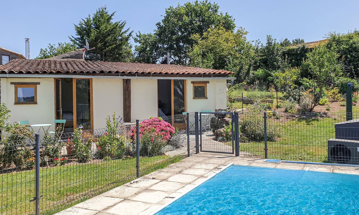 Saint-Hilaire-de-Voust House | 2 bedroom accommodation in St Hilaire de Voust