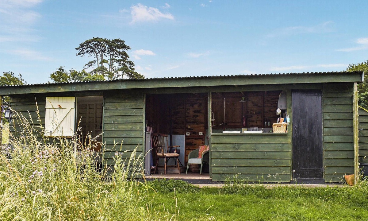 Bishop's Stortford Cabin | 2 bedroom accommodation in Bishops Stortford