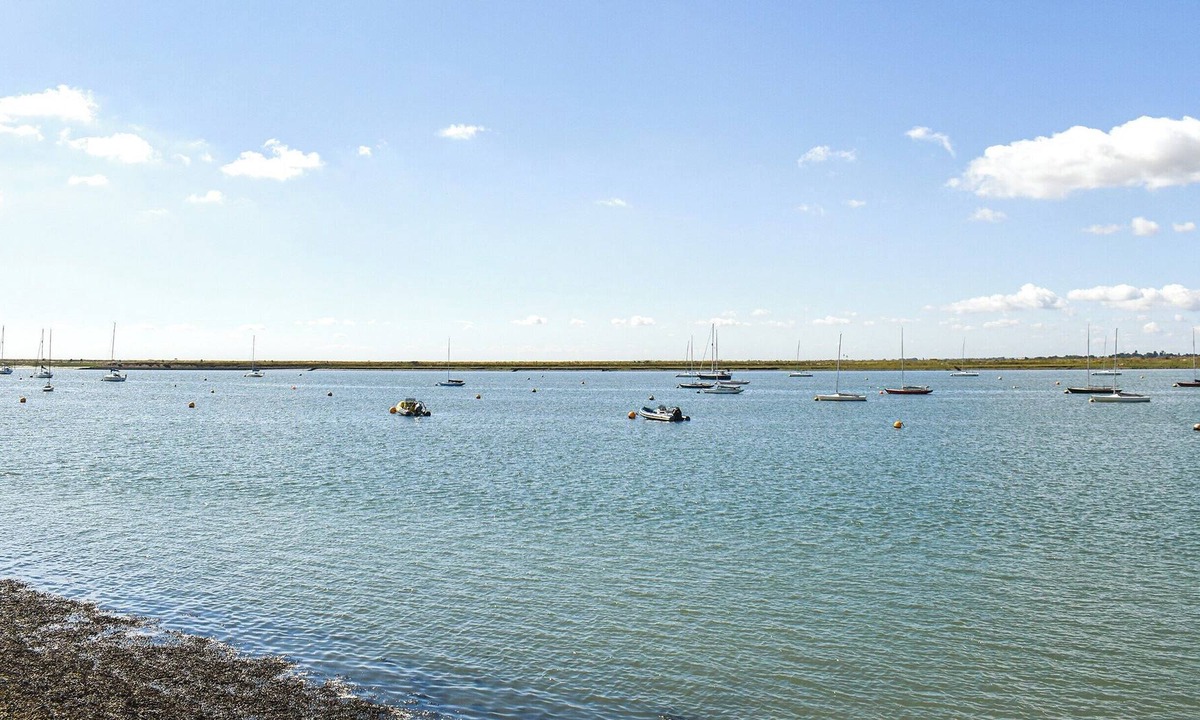 Burnham-on-Crouch Cottage | 2 bedroom accommodation in Burnham-on-Crouch