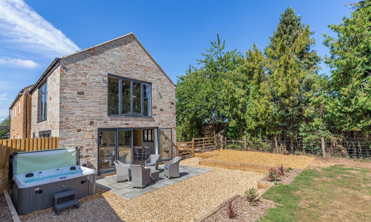 Taunton Cottage | 2 bedroom accommodation in Creech St Michael