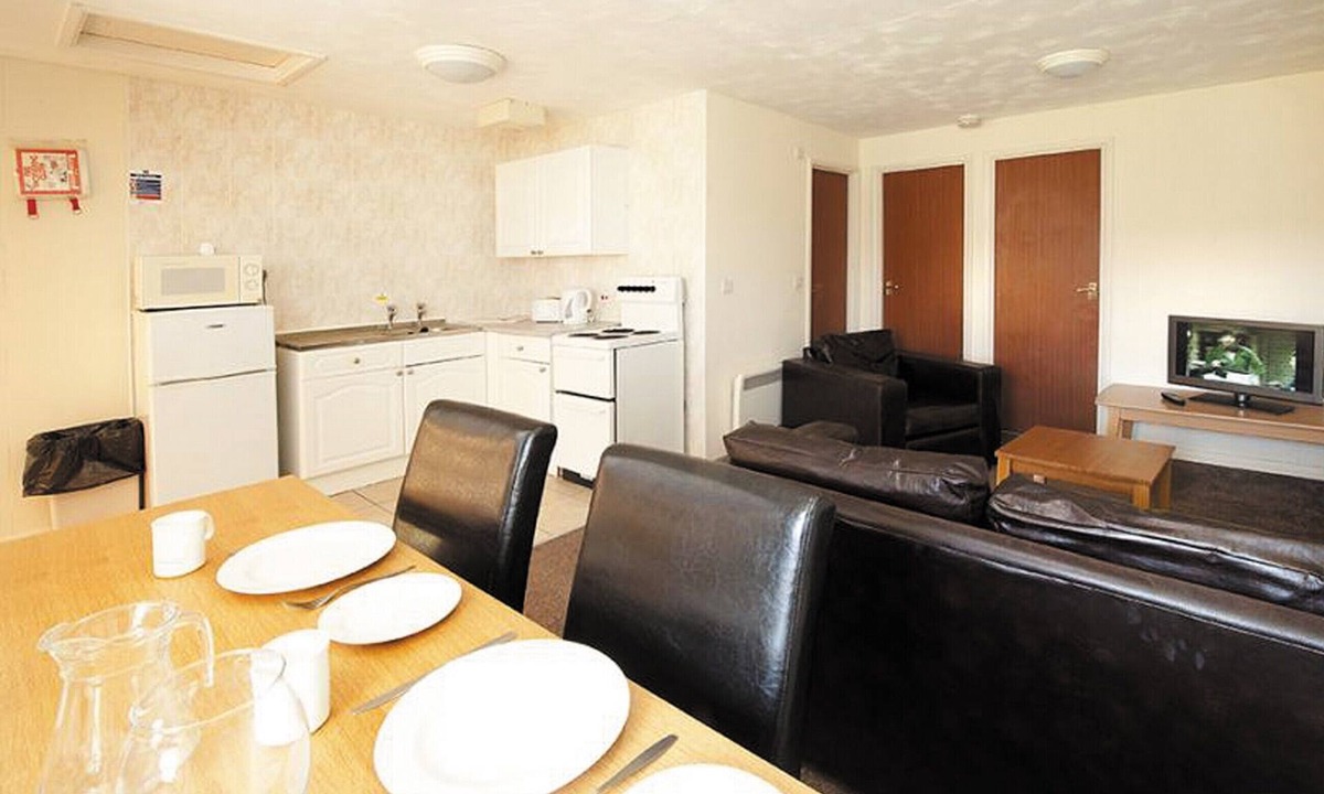 Brean Ski Chalet | 2 bedroom accommodation in Burnham-on-Sea
