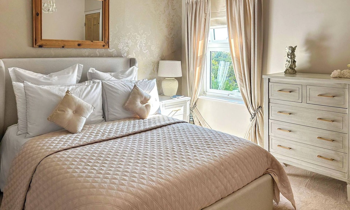 Frinton-on-Sea Cottage | 2 bedroom accommodation in Frinton-on-Sea