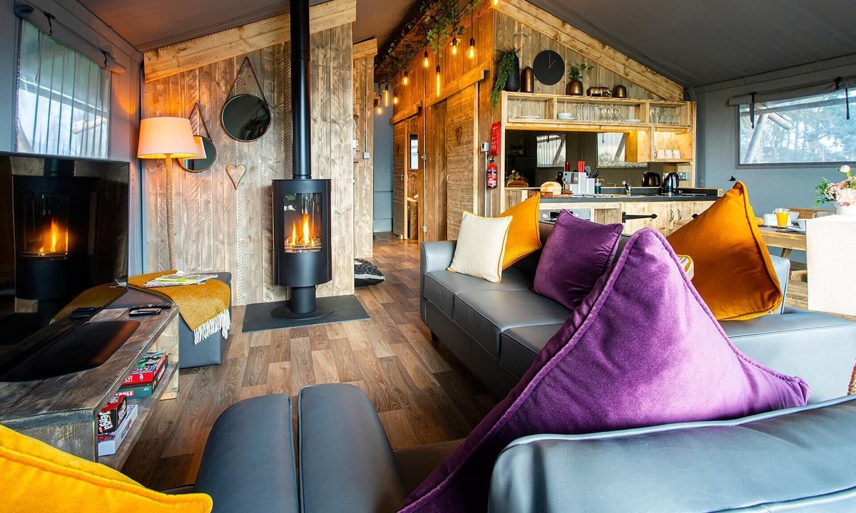 Overton-on-dee RV Rental | 2 bedroom accommodation in Eyton, Wrexham