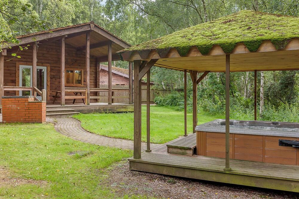 Freehay Ski Chalet | 2 bedroom accommodation in Freehay, Cheadle