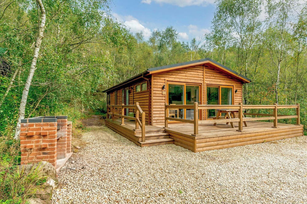 Freehay Ski Chalet | 2 bedroom accommodation in Freehay, Cheadle