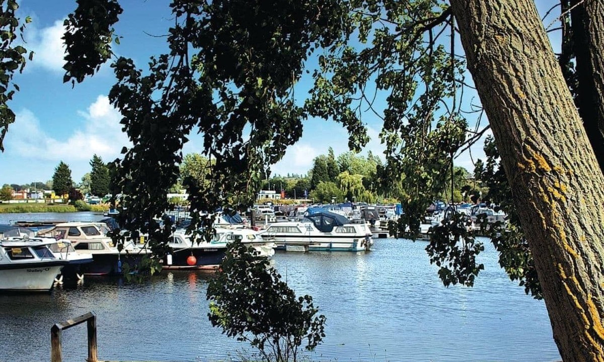 Great Houghton Cabin | 2 bedroom accommodation in Great Billing