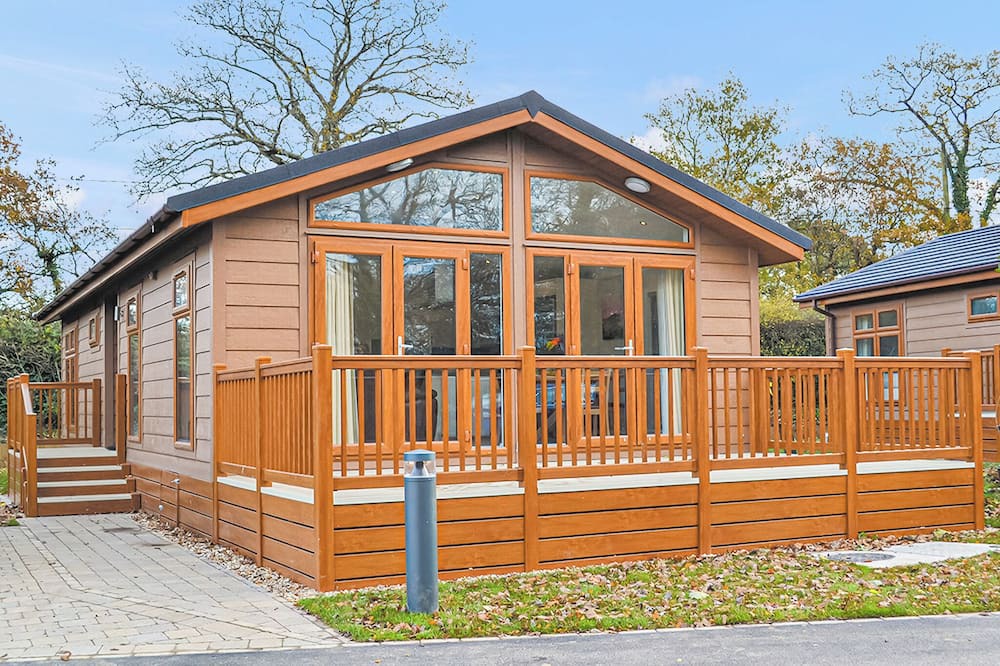 Holton Heath Ski Chalet | 2 bedroom accommodation in Holton Heath