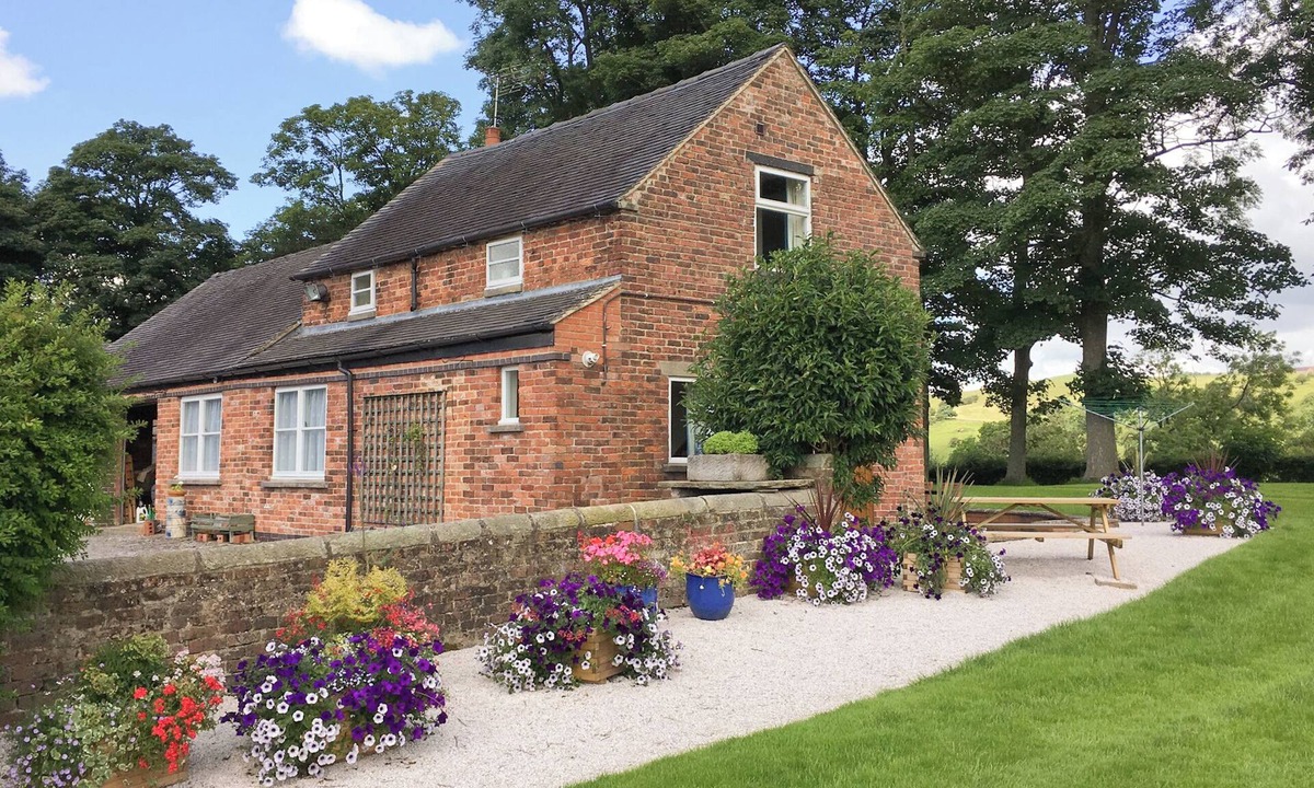 Newton Grange Cottage | 2 bedroom accommodation in Ilam, near Ashbourne