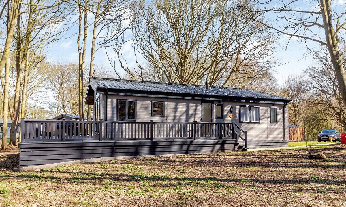 Woolverstone Cabin | 2 bedroom accommodation in Woolverstone, Ipswich