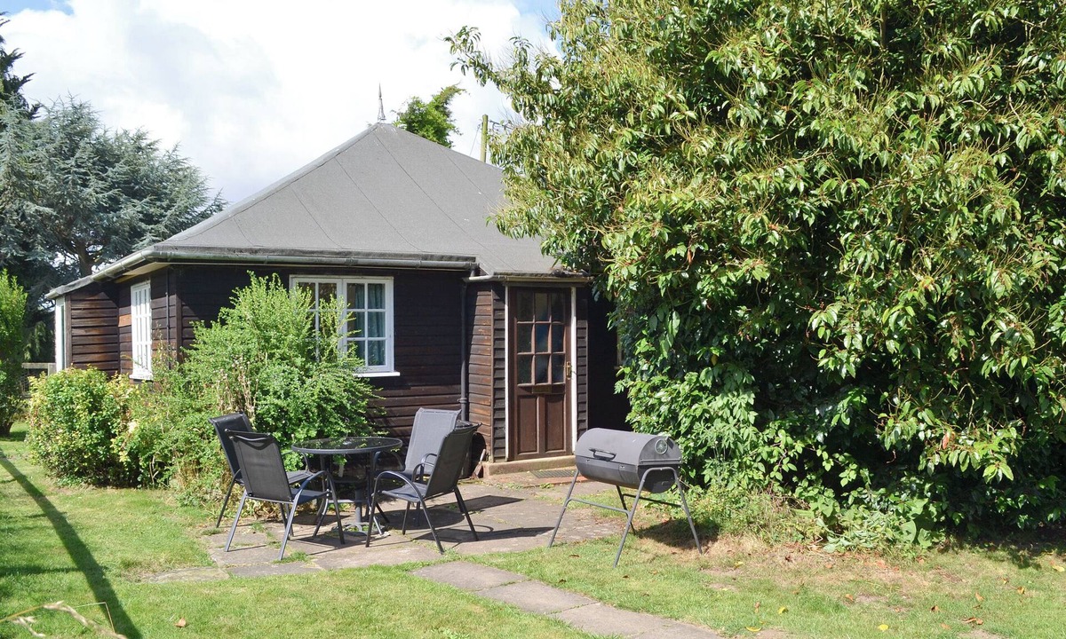 East Dereham Cottage | 2 bedroom accommodation in Scarning, near Dereham