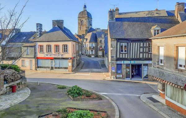 Antrain Apartment | 2 bedroom accommodation in Antrain