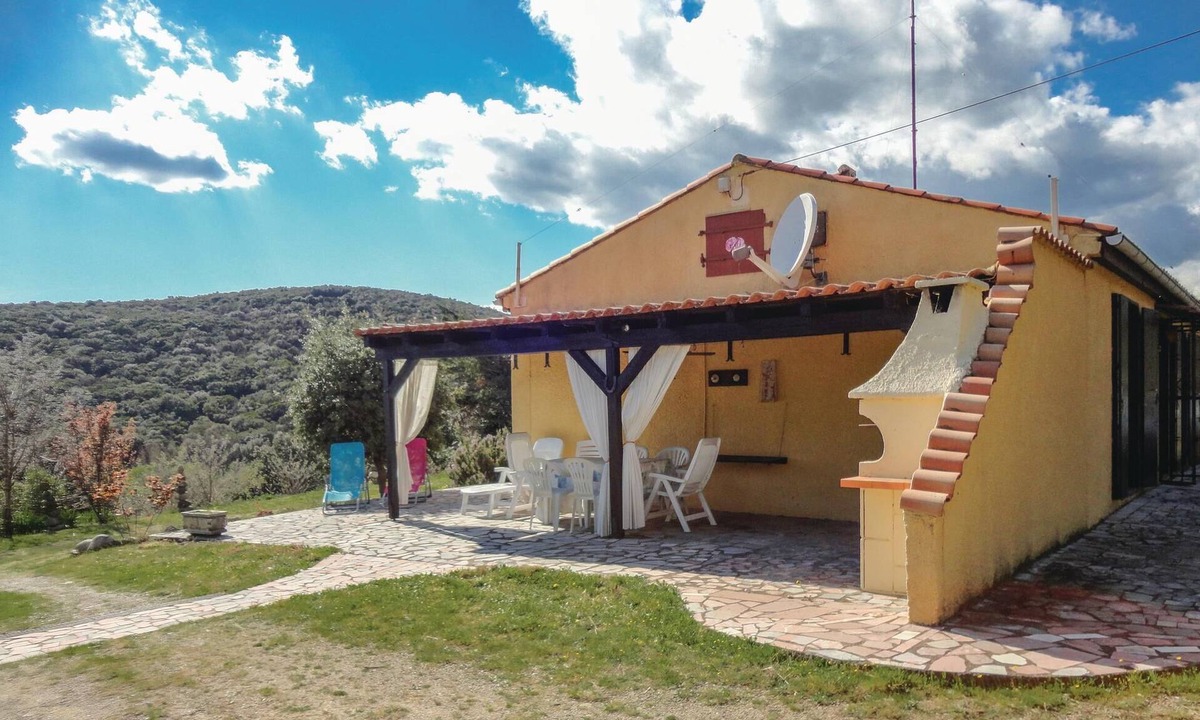 Cabrerolles House | 2 bedroom accommodation in Cabrerolles