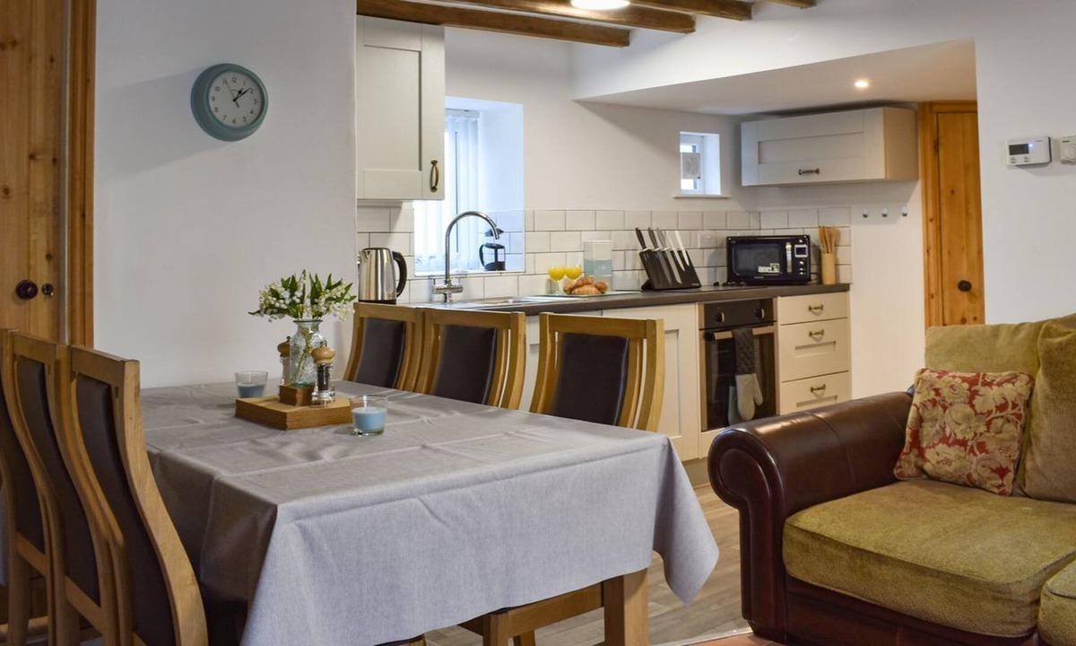 Dinas Cottage | 2 bedroom accommodation in Aberdesach