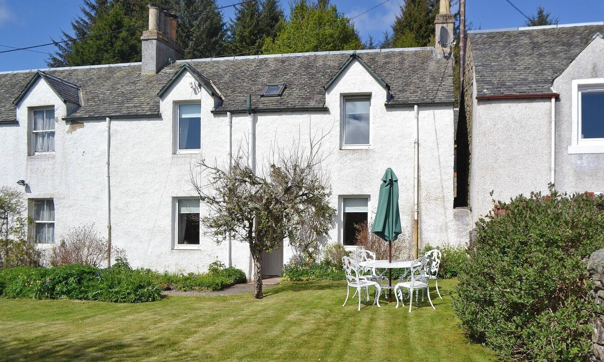 Blairgowrie Cottage | 2 bedroom accommodation in Kirkmichael, near Pitlochry