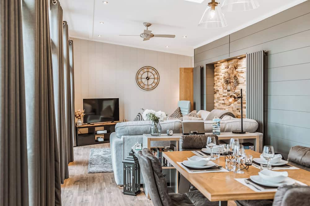 Bridgnorth Ski Chalet | 2 bedroom accommodation in Bridgnorth