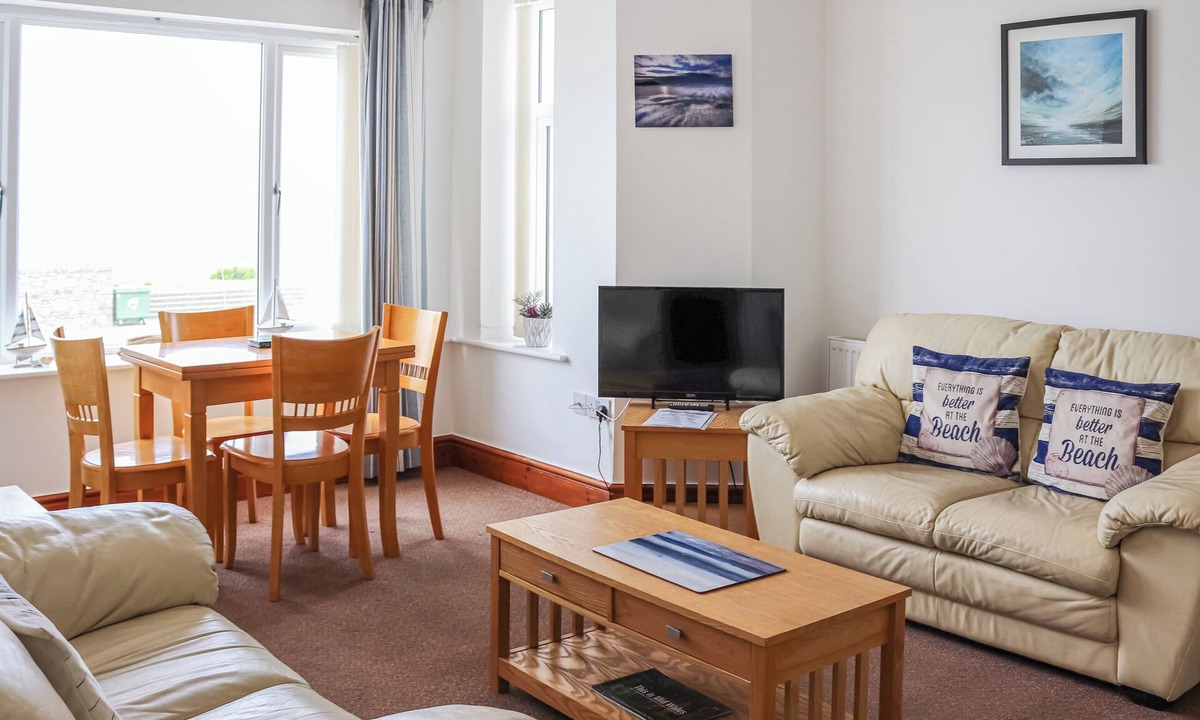 Dinas Dinlle Apartment | 2 bedroom accommodation in Caernarfon