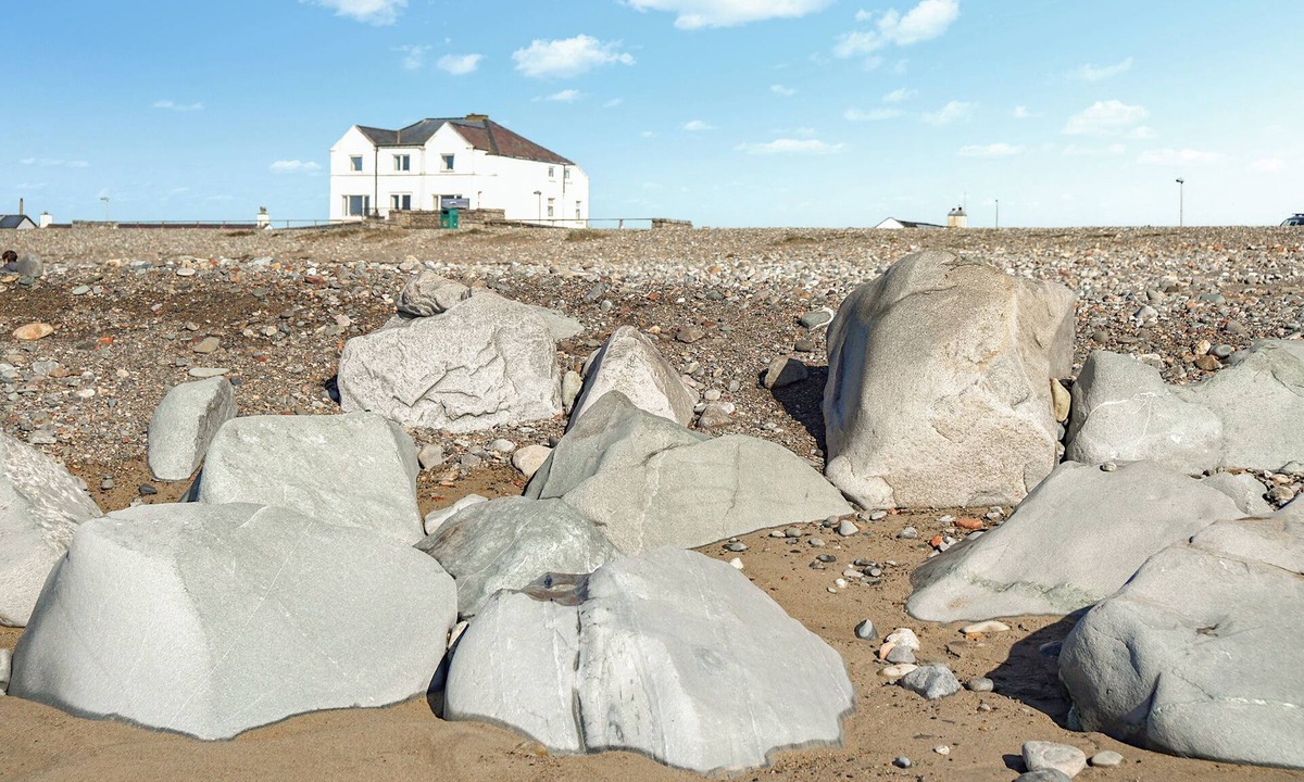 Dinas Dinlle Apartment | 2 bedroom accommodation in Caernarfon