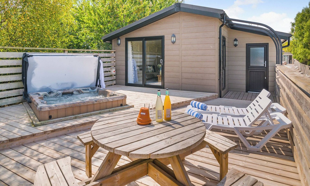 Cannington Ski Chalet | 2 bedroom accommodation in Cannington