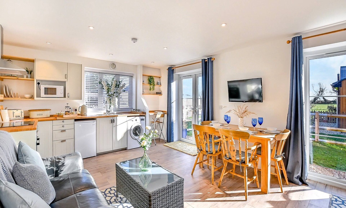 Sidlesham Cottage | 2 bedroom accommodation in Sidlesham, near Chichester