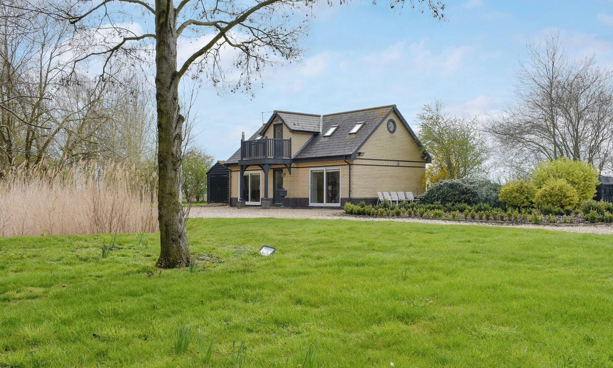 Chittering Cottage | 2 bedroom accommodation in Chittering