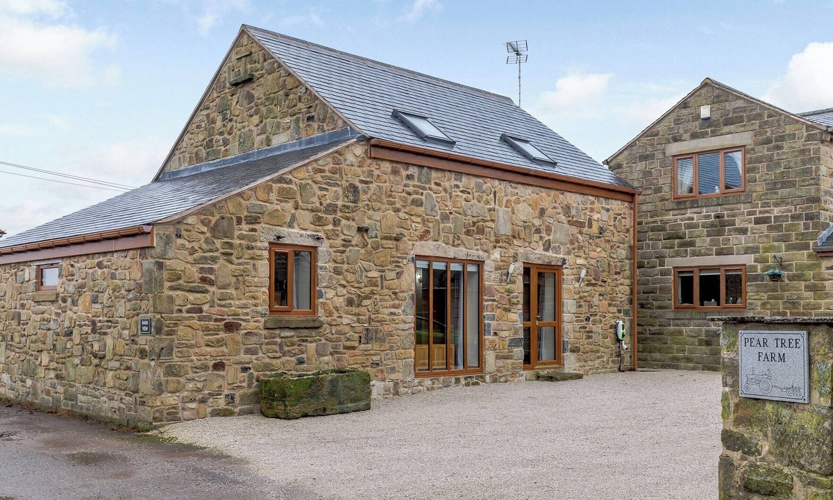 Ashover Cottage | 2 bedroom accommodation in Clay Cross