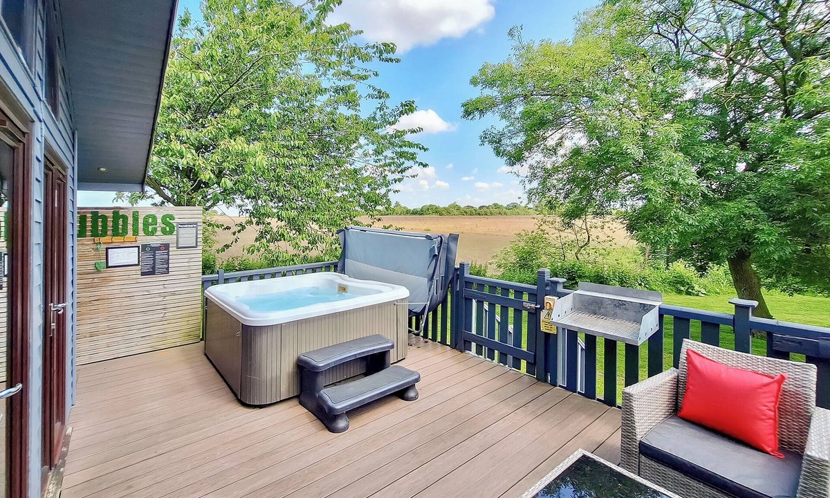 Raywell Ski Chalet | 2 bedroom accommodation in Raywell, Beverley