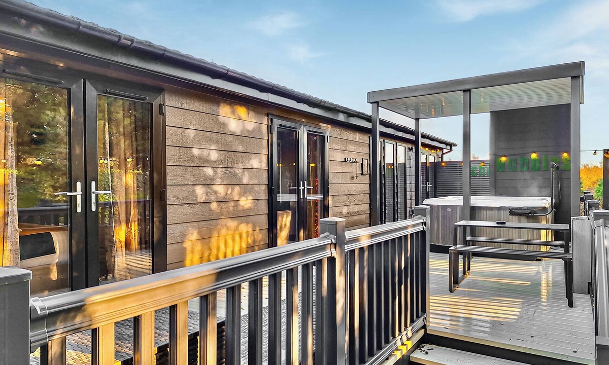 Raywell Ski Chalet | 2 bedroom accommodation in Raywell, Beverley