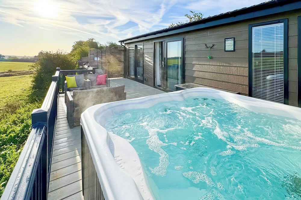 Raywell Ski Chalet | 2 bedroom accommodation in Raywell, Beverley
