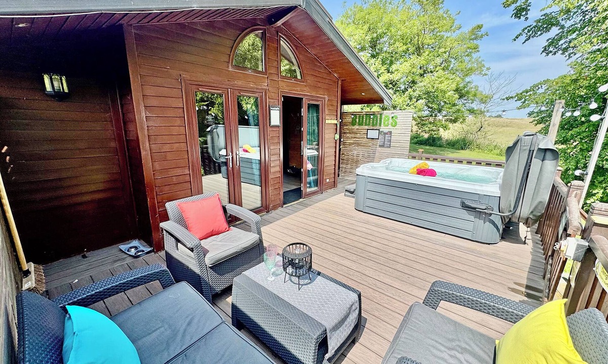 Raywell Ski Chalet | 2 bedroom accommodation in Raywell, Beverley