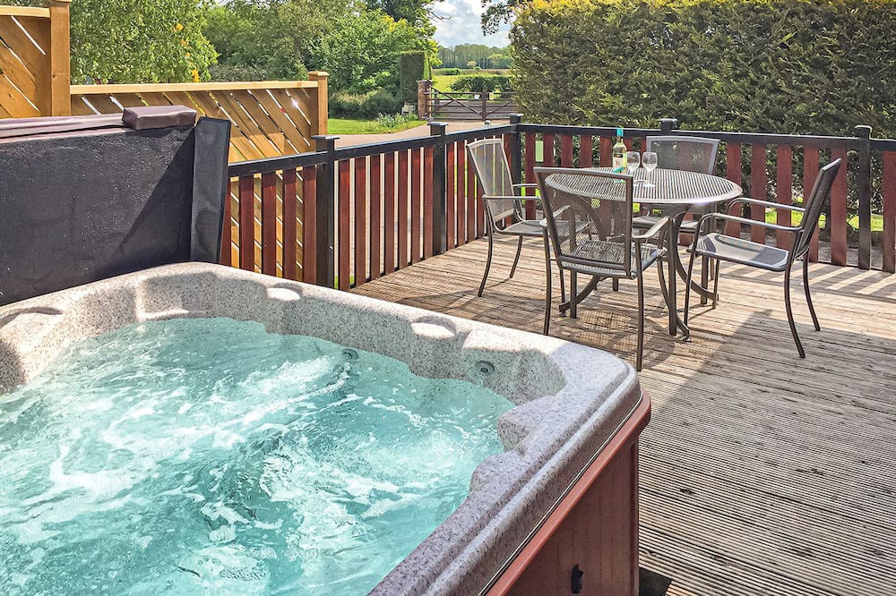 Scawton Ski Chalet | 2 bedroom accommodation in Easingwold