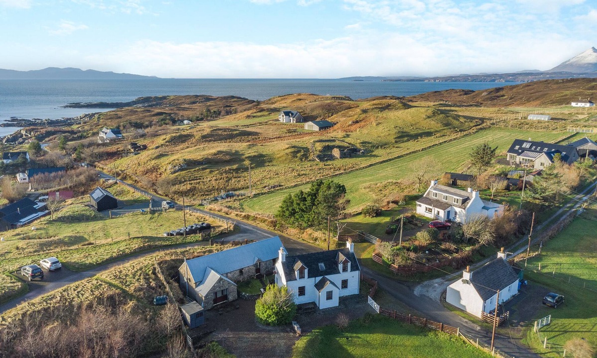 Tarskavaig Cottage | 2 bedroom accommodation in Tarskavaig