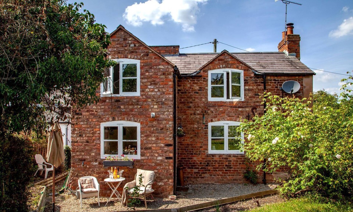 Handley Cottage | 2 bedroom accommodation in Tattenhall