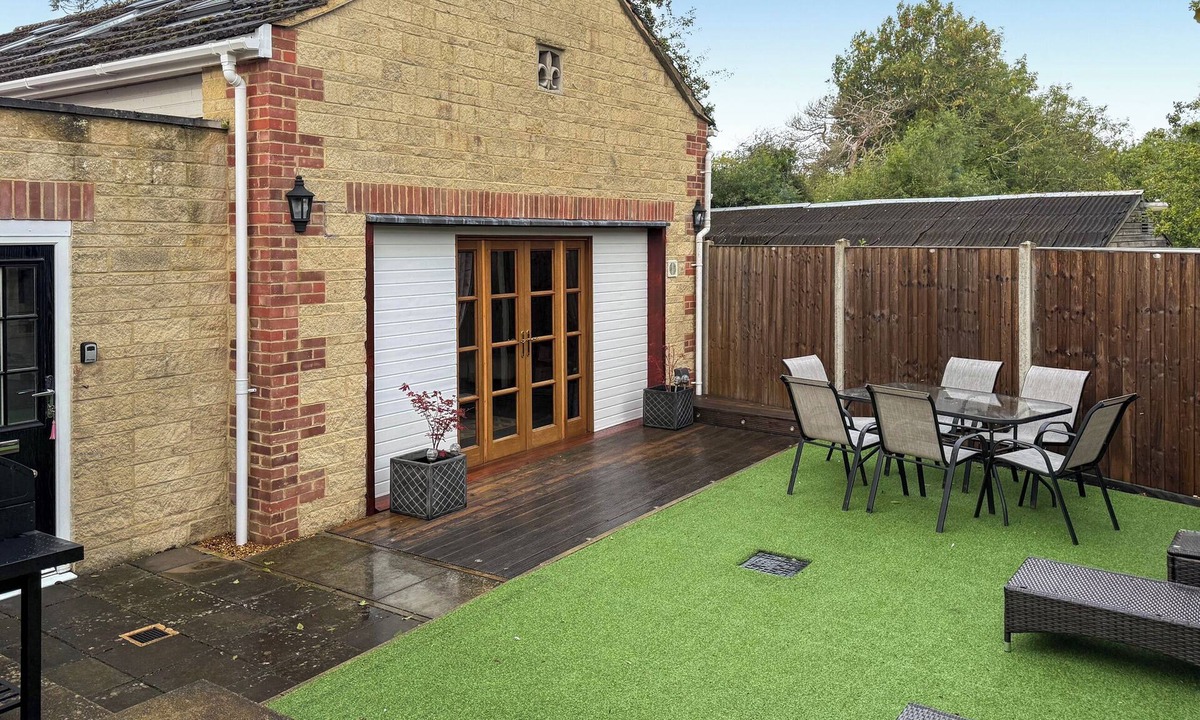 Carterton Cottage | 2 bedroom accommodation in Carterton