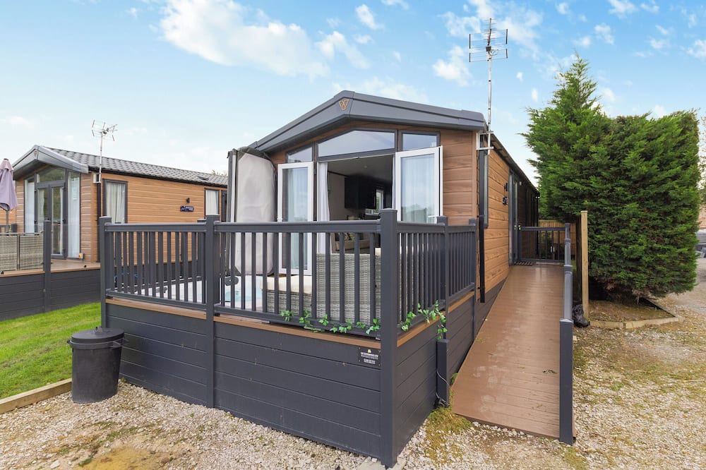 Congleton Ski Chalet | 2 bedroom accommodation in Eaton, Congleton