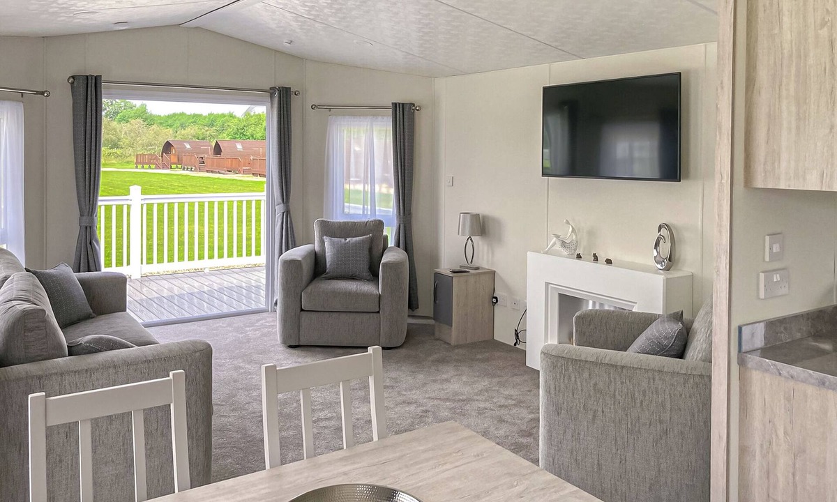Hoddesdon Ski Chalet | 2 bedroom accommodation in Hoddesdon