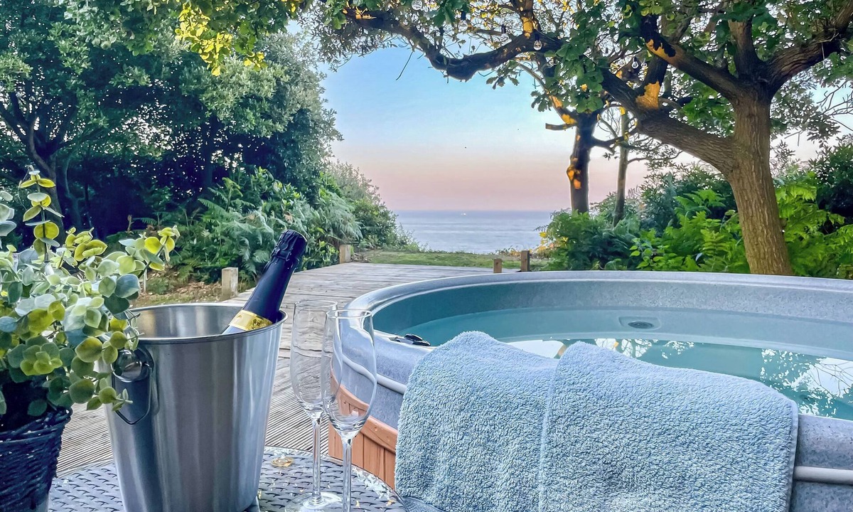 Corton Cottage | 2 bedroom accommodation in Corton, near Lowestoft