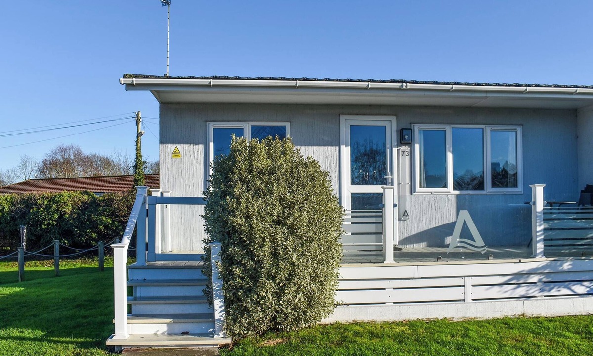 Oulton Broad Cottage | 2 bedroom accommodation in Lowestoft