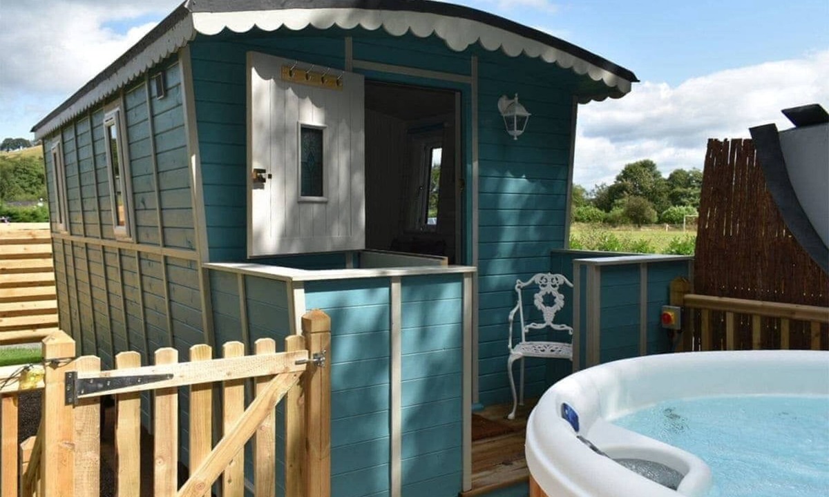 Llanfair Caereinion Cabin | 2 bedroom accommodation in Welshpool