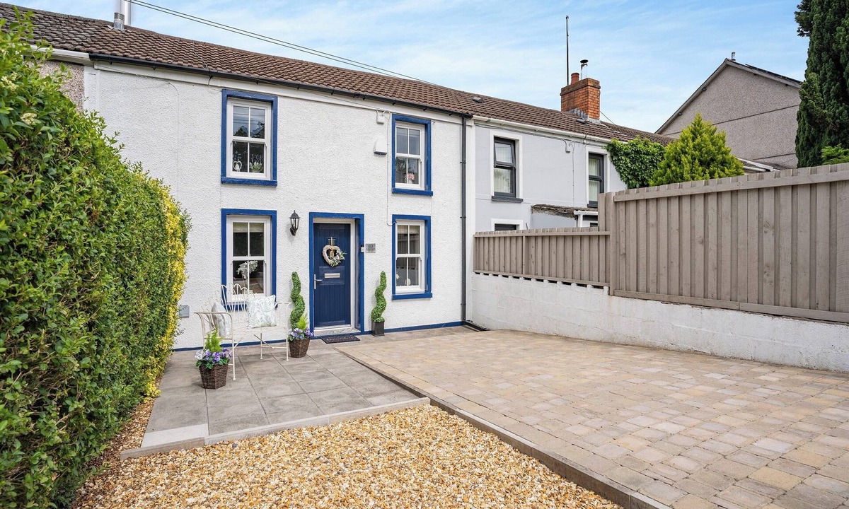Trecynon Cottage | 2 bedroom accommodation in Aberdare