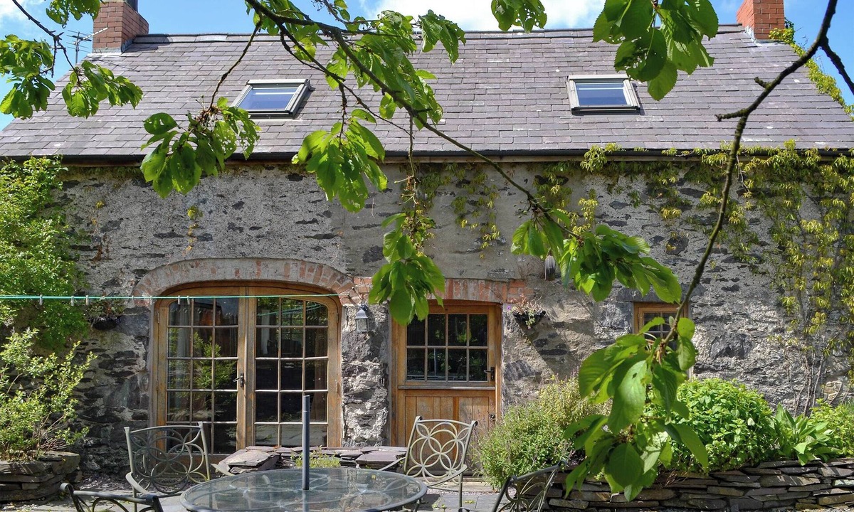 Bodorgan Cottage | 2 bedroom accommodation in Bodorgan