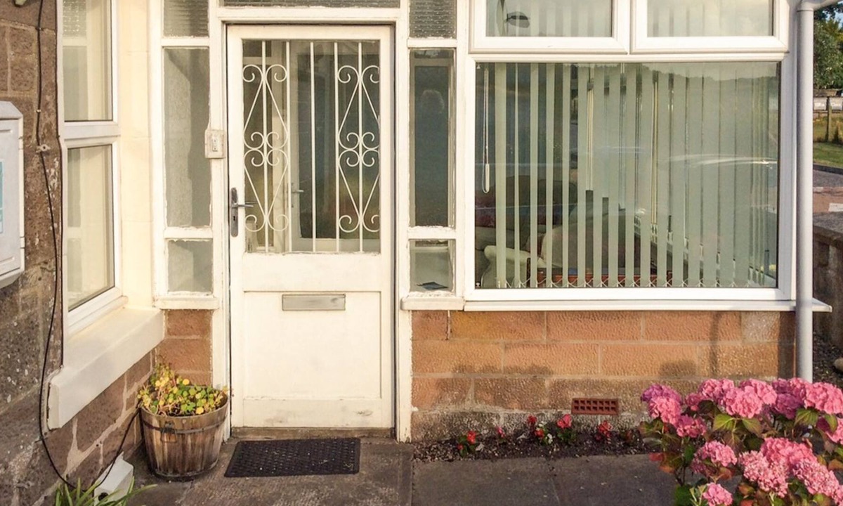Saint Cyrus Cottage | 2 bedroom accommodation in St Cyrus, Montrose