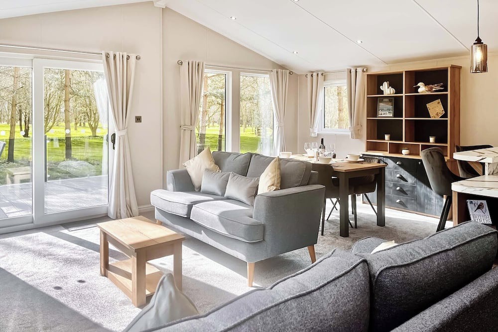 Pershore Ski Chalet | 2 bedroom accommodation in Pershore