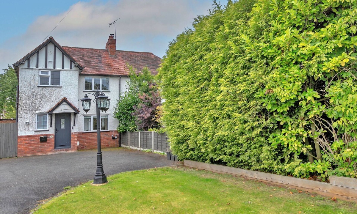 Solihull Cottage | 2 bedroom accommodation in Solihull