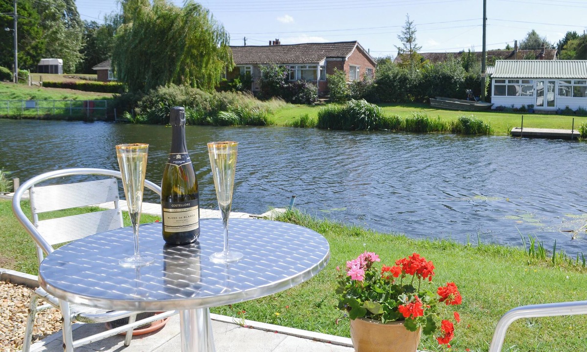 Spalding Cottage | 2 bedroom accommodation in Surfleet