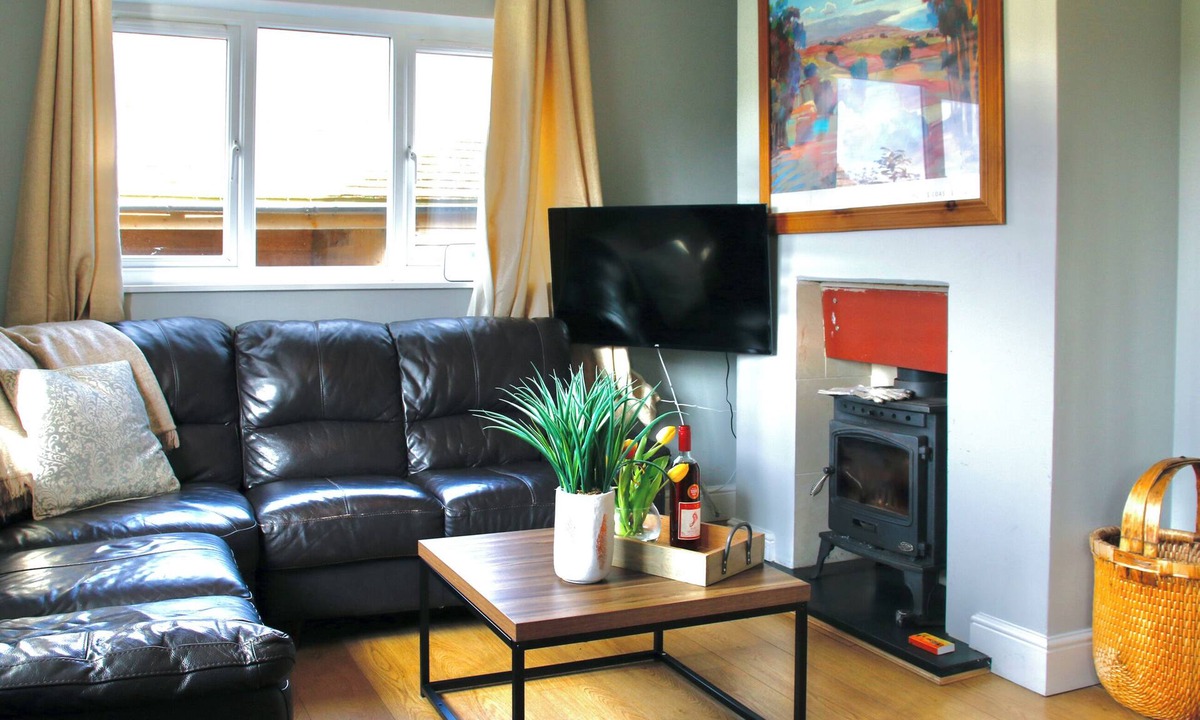 Binsted Cottage | 2 bedroom accommodation in Blacknest, near Alton