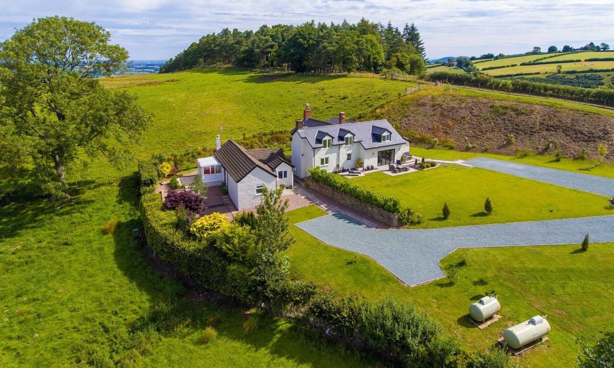 Bromlow Cottage | 2 bedroom accommodation in Bromlow