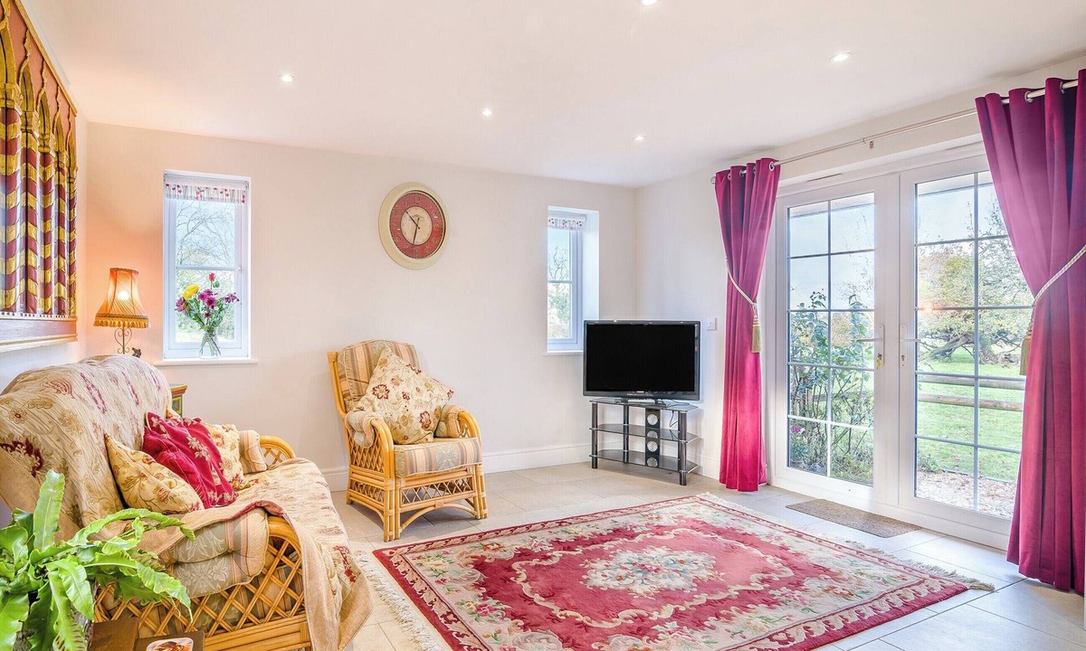 Lower Wick Cottage | 2 bedroom accommodation in Lower Wick, Dursley