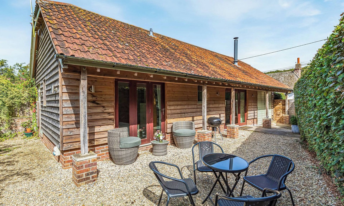East Woodyates Cottage | 2 bedroom accommodation in Farnham
